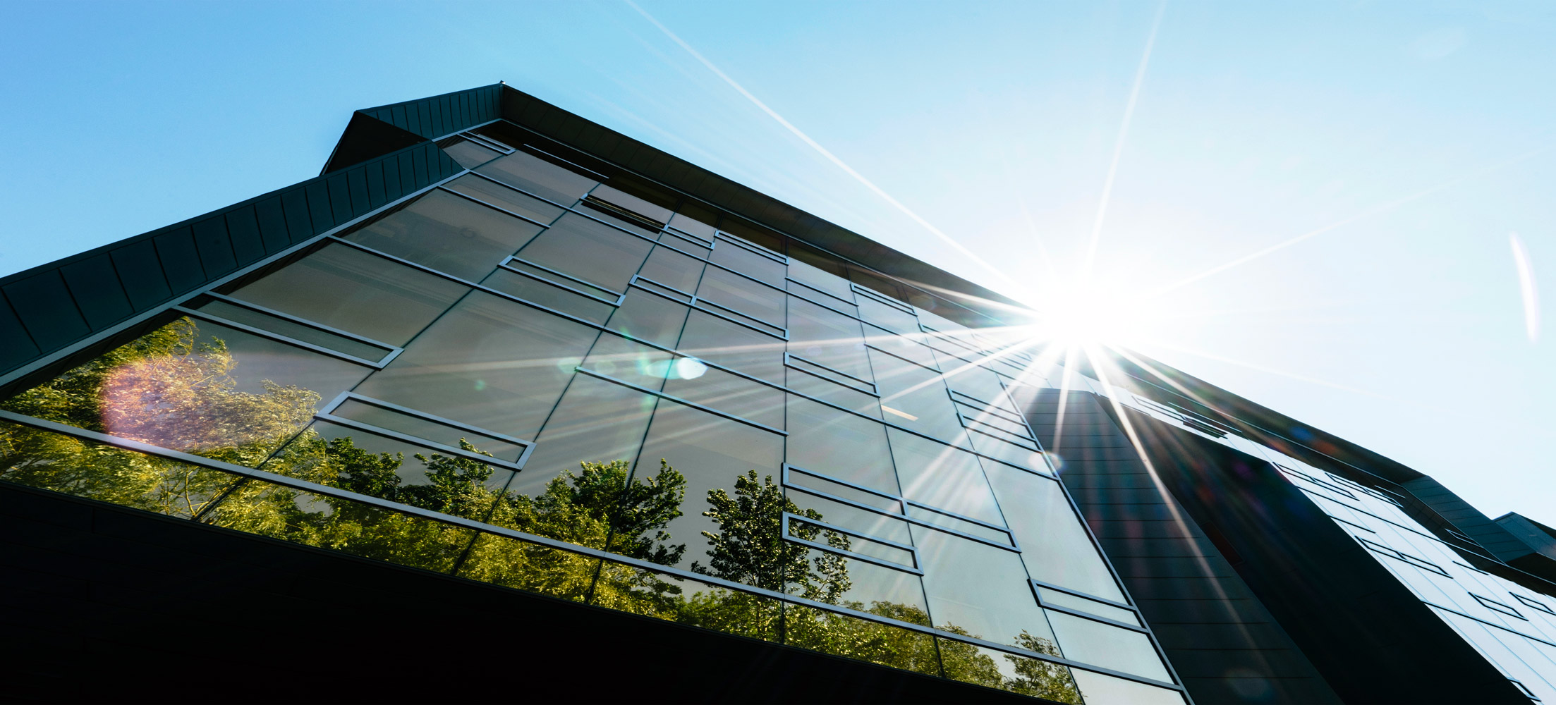 Smart building automation: platforms vs apps